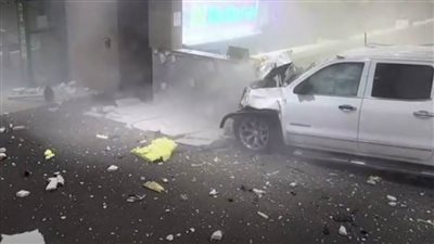 شاحنة تسير بسرعة جنونية تتسبب في كارثة بمطار فلوريدا