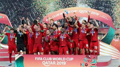 لحظة تتويج صلاح ولاعبي ليفربول بكأس العالم للأندية | فيديو وصور