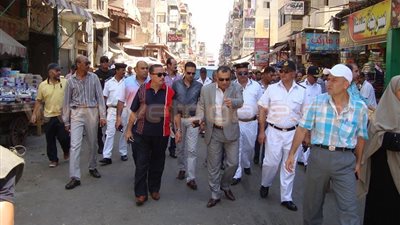 بالصور.. مدير أمن بورسعيد يقود حملة لإزالة الإشغالات بحي العرب