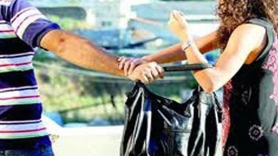 «لص» سرق حقيبة باحثة بالزيتون ويدعي الجنون للهروب من الشرطة