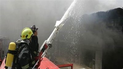 إخماد حريق داخل جراج توك توك فى إمبابة