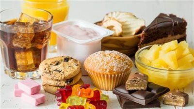 ٩ مخاطر عند الإفراط بتناول السكريات