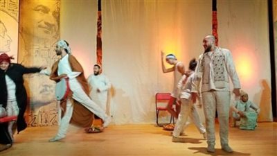 8000 مشاهد في ضيافة مسرحية 