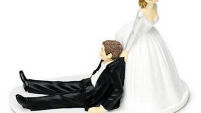 حملة «أتجوز ليه؟» تجتاح «فيس بوك».. نور: «هاتيلي كوباية ميه».. رنا: «جوزي يؤكلني على حسابه».. أحمد: «أخون مراتي مع الشغالة».. رحمة: «يضايقني وينا