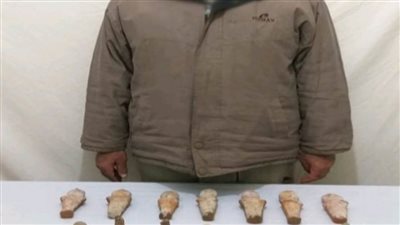 ضبط موظف بحوزته 152 قطعة أثرية في أسيوط