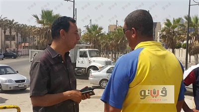 بالصور.. رئيس حي شرق بورسعيد يقود حملة لتنظيف الكورنيش