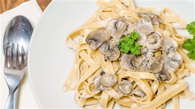 طريقة عمل الفيتوتشيني بالمشروم والأجبان من طبخ الشيف آسيا