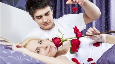 «الإجازة الزوجية بدون الأبناء ما بين التجديد والأنانية».. سماح: شعوري بالذنب يمنعني.. إيناس: أعيش لخدمتهم فلا مانع من إجازة قصيرة.. ومستشارة علاقات أسرية: لابد من الحصول عليها دون إشعار الأب