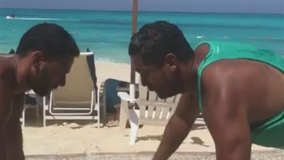 بالفيديو.. أمير كرارة يخضع لتدريبات رياضية قاسية على البحر