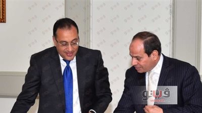 السيسي يلتقي شريف إسماعيل ووزيري الإسكان والاستثمار.. يؤكد ضرورة الالتزام بمواعيد تنفيذ إنشاءات المدن الجديدة.. يناقش عرضا لبناء مصانع بالعاصمة الإدارية بـ4 مليارات دولار