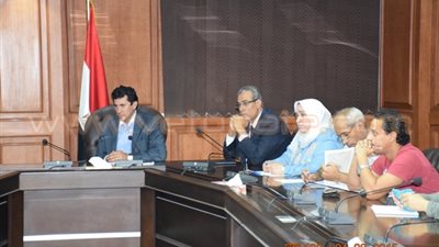 بالصور.. مساعد وزير الرياضة يناقش مشروع إنشاء استاد «6 أكتوبر»