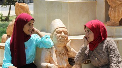 بالصور.. مشروع تخرج طالبة فنون جميلة بالمنيا يشعل «فيس بوك»