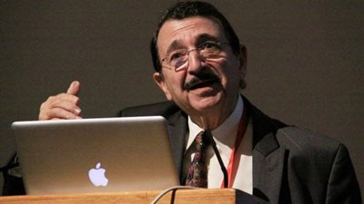 مصطفى السيد يكشف تفاصيل جديدة في مشروع علاج السرطان بالذهب