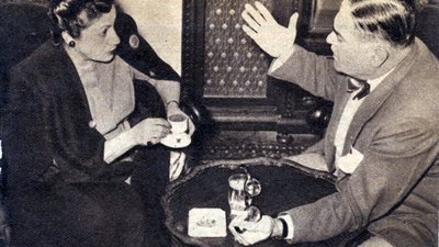 خناقة بين فكرى أباظة وأمينة السعيد بسبب «الزواج والعزوبية»