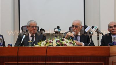 بالفيديو والصور.. وزير الإنتاج الحربي يفتتح معرضًا للآلات الزراعية