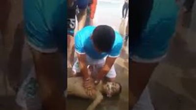 بالفيديو.. لحظة إنقاذ طفل من الغرق