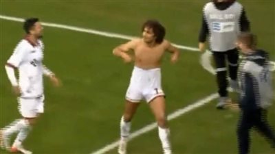 احتفال مثير للجدل لعمرو وردة في اليونان