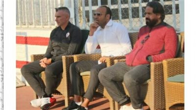 كارتيرون يشاهد تعادل الزمالك مع نادي مصر مواليد 99