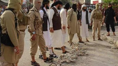 بالصور.. «داعش» يهشم رأس متهم بالزنى