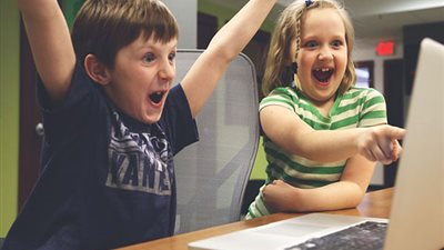 5 أخطار تواجه طفلك على مواقع التواصل الاجتماعي