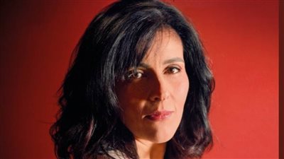 سعاد ماسي تغني بالفرنسية لأول مرة في مسرح المنارة (فيديو)