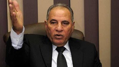 «الزند» يطالب بفرض رقابة القانون على سن الزواج