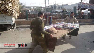 بالصور.. حملة أمنية لإزالة الإشغالات بحي غرب شبرا الخيمة