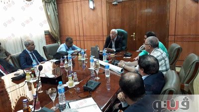 محافظ بور سعيد يدعو البنوك للمساهمة في تطوير عزبة أبو عوف