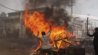 رجال الإطفاء يحاولون السيطرة على حريق هائل بجنوب إستراليا