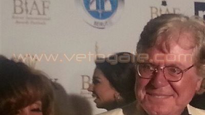 ظهور حسين فهمى مع زوجته السعودية أثناء تكريمه في