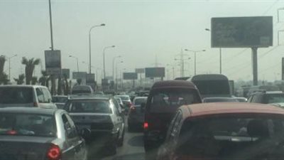 توقف حركة المرور أعلى كوبري محرم بك بالإسكندرية بسبب حادث سير