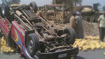 انقلاب سيارة ربع نقل وإصابة سائقها بالعريش