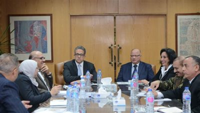 تفاصيل اليوم الأول للدكتور خالد العناني بعد دمج السياحة والآثار