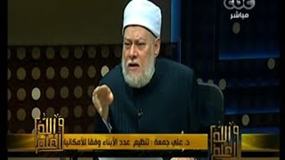 بالفيديو..«علي جمعة» يجيز امتناع المرأة عن الحمل حفاظًا على جمالها