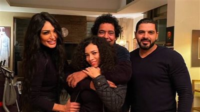 سالي عبد السلام تنشر صورة مع محمد منير: نفسي الناس تشوف حلاوتك وخفة دمك