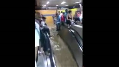 بالفيديو.. غرق مترو الأنفاق في «فنزويلا» بسبب مياه الأمطار