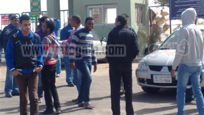 المطالبون بالتعيين بغارب يعاودون الاعتصام أمام محطة الشحن الدولية