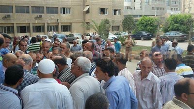 بالصور.. تظاهر موظفي «مضارب الأرز بالمحلة» لتوقف العمل 8 أشهر