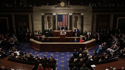 أعضاء بالكونجرس يطرحون مبادرة لعزل ترامب