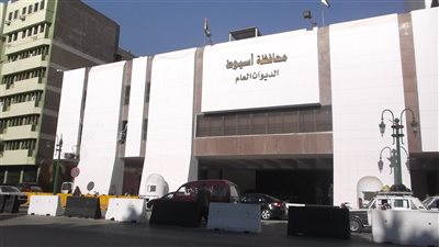 الضرائب العقارية بأسيوط تفقد دفتر قسائم وتلغيه
