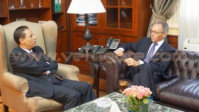 رئيس البورصة يبحث مع سفير أستراليا سبل جذب الاستثمارات