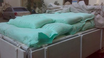 إحباط محاولة تهريب 6 أطنان ونصف دقيق بلدى مدعم بسيارة بشبرا الخيمة