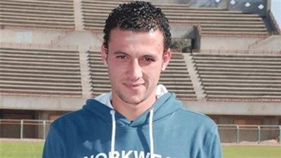 لجنة الكرة بالأهلي تفاضل بين عبد الظاهر وحازم للاستغناء عنهما