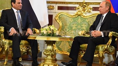 بالفيديو والصور.. تشابه بدلة «السيسي» و«بوتين» يثير التساؤلات