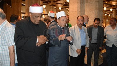 قيادات الأزهر يتقدمون جنازة الشيخ محمود عاشور (صور)