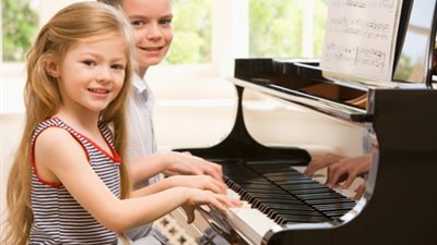 دراسة: عزف الموسيقى فى الصغر يعزز القدرات العقلية