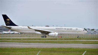 هبوط طائرة سعودية اضطراريا بمطار القاهرة لإنقاذ حياة راكب فرنسي
