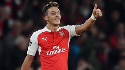 أوزيل يرتدي رقم 10 مع أرسنال