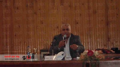 وزير الرى يطالب مزارعى الوادى الجديد بحماية الآبار