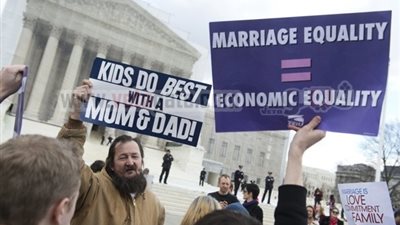 بالصور.. مظاهرات فى أمريكا تضامنا مع المثليين جنسيا